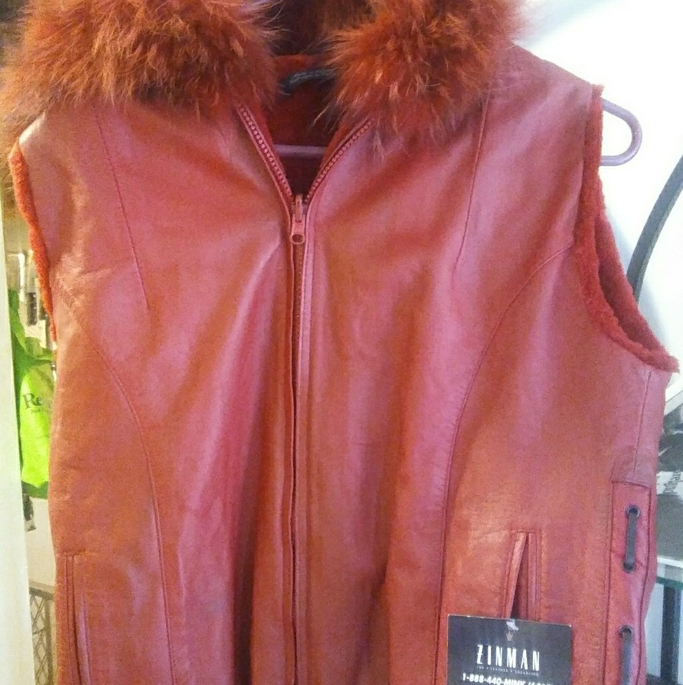Fur/leather vest w/hood